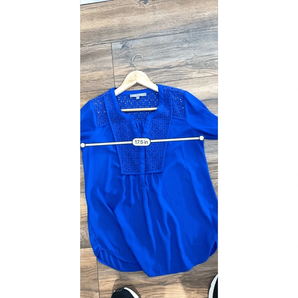 DANIEL RAINN Top Womens Small Sm S Blue Eyelet Detail Roll Tab Long Sleeve Popov